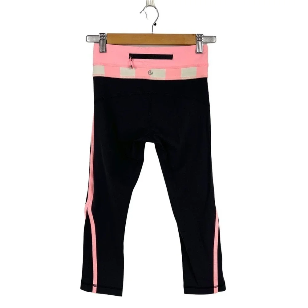 Lululemon Up The Pace Crop Black / Steep Stripe Bleached Coral Horizontal Size 2